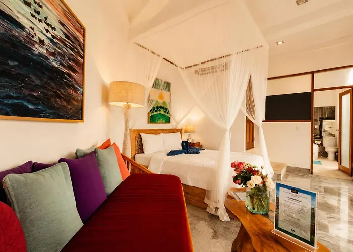 Yoga Retreat 9 Bedroom By River Song Hotel Ubud