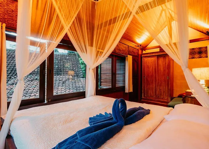 Yoga Retreat 9 Bedroom By River Song Hotel *