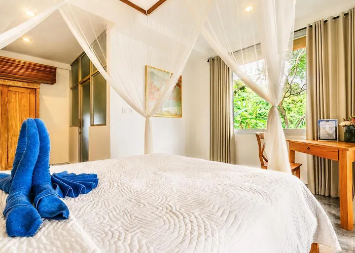 Yoga Retreat 9 Bedroom By River Song Hotel Ubud