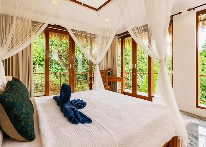 Hotel Yoga Retreat 9 Bedroom By River Song Ubud